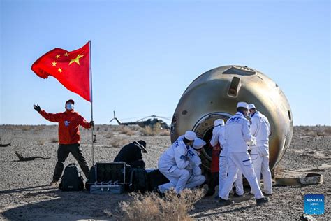 Todos Los Astronautas De Shenzhou Salen De C Psula De Retorno