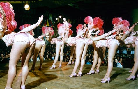 Amazing Color Photos Of Cabaret Dancers At The Moulin Rouge In The Late