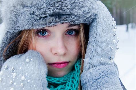 Aryan Blonde Blue Eyes Gloves Long Hair Snow Winter Women Hd