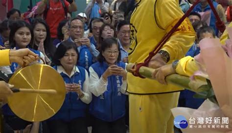 白沙屯媽首度停駕雲林縣府 張麗善熱淚盈眶：盼庇佑縣民脫離貧窮 蕃新聞