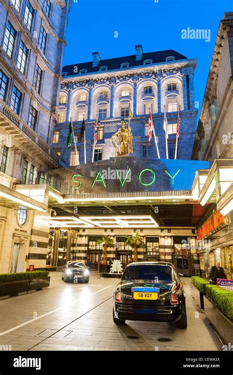 Savoy hotel london hi-res stock photography and images - Alamy