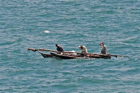 File:Fishing boat indian ocean.jpg - Wikipedia