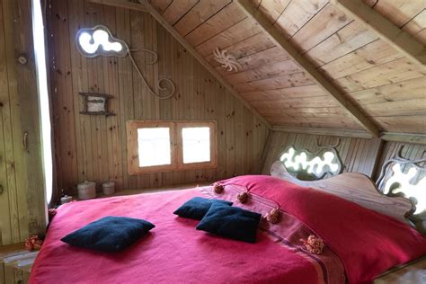 Cabane Dans Les Arbres Auvergne Rh Ne Alpes Cabane Ecureuil