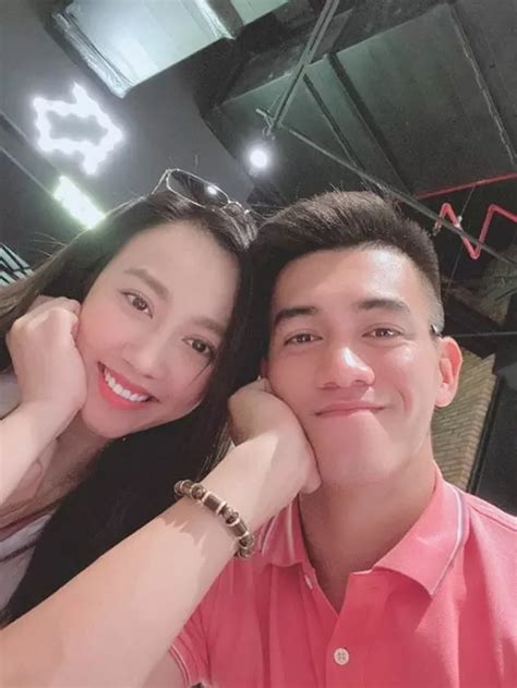 Bạn gái cũ Tiến Linh tranh thủ sống ảo trước giờ cách ly netizen gay gắt Hãy ở yên hộ đi