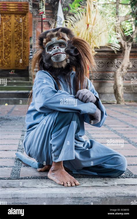 La danza del barong y el kris fotografías e imágenes de alta resolución