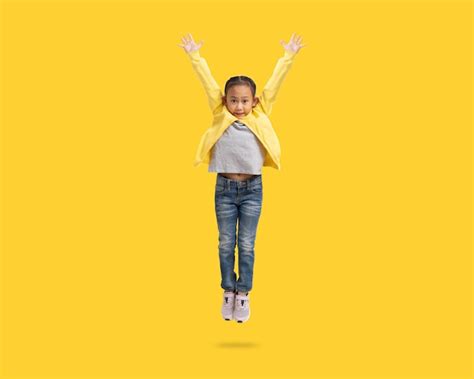 Niña de la escuela feliz estudiante asiático niño de la escuela