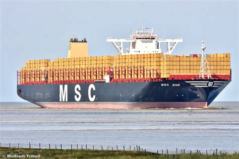 MSC ZOE aufgenommen am 01 08 2015 bei Cuxhaven Höhe Altenbruch beim