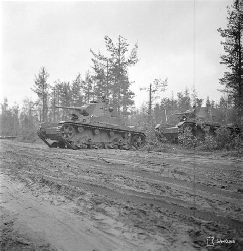 Finnish tanks advancing towards the town Olonets. Bad roads. 05.09.1941 ...