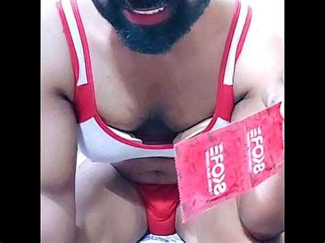 Sissy servant une maîtresse dominante hotwife lors d un appel vidéo PARTIE 2 XVIDEOS