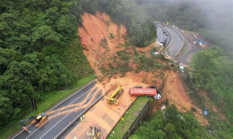 Deslizamento de terra na BR 376 mata duas pessoas no Paraná AJN1