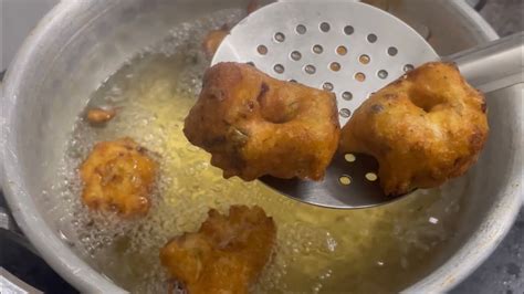 Medu Vada Recipe How To Make Medu Vada Easy Medu Vada Recipe South