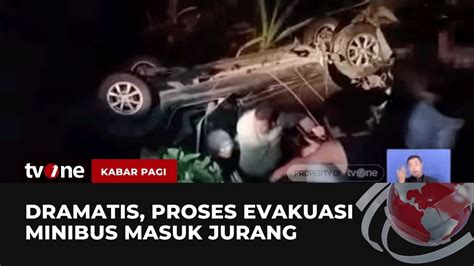 Sebuah Minibus Terperosok Ke Jurang Evakuasi Berlangsung Dramatis