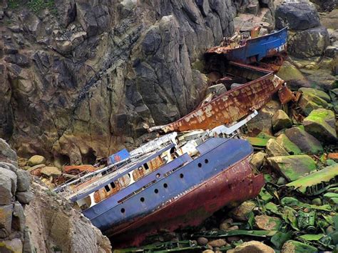 Abandoned Ships (30 pics)