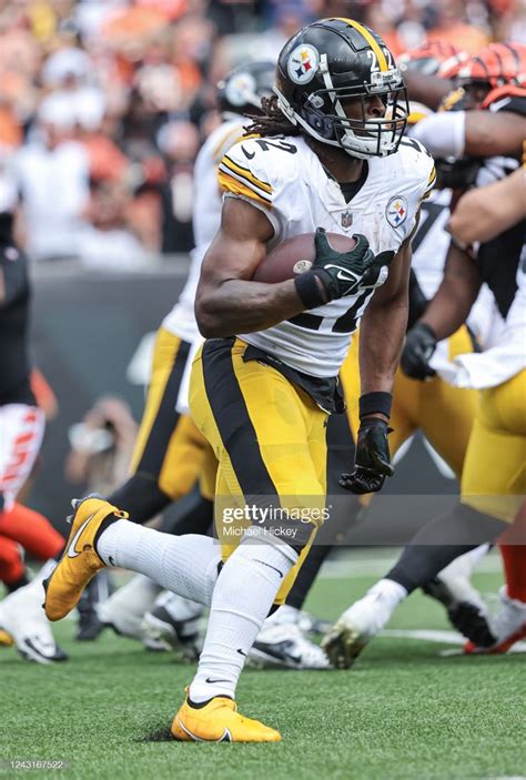 Najee Harris Of The Pittsburgh Steelers Runs The Ball During The Game