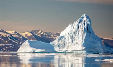 Climate change WARNING: Greenland ice caps melting faster than thought ...