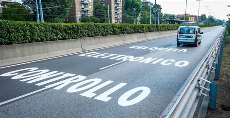 Via Palmanova Donna Perde I Sensi Alla Guida E Procede A Zig Zag