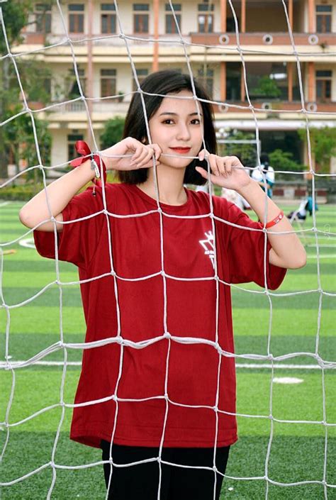 Nữ sinh 2001 được báo Trung gọi là cực phẩm hot girl với nhan sắc trong sáng tựa nữ chính phim