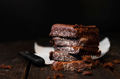 Premium Photo | Close-up delicious brownies with sugar