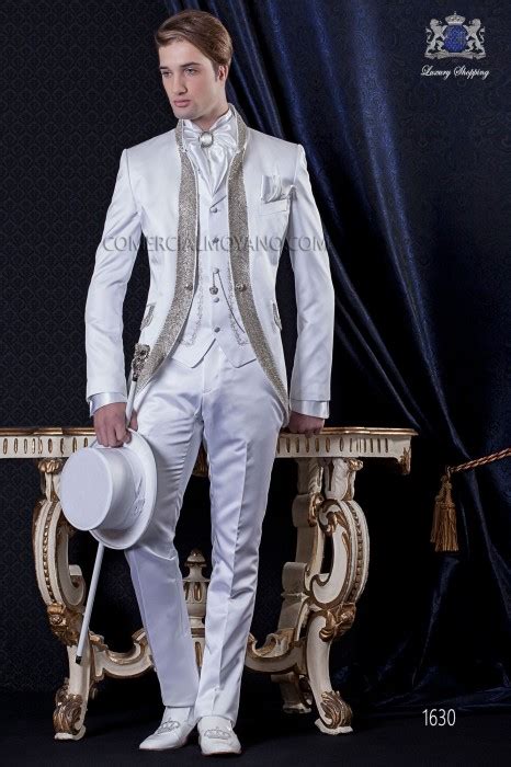 Traje Levita De Novio De Poca Barroco Tejido Raso Blanco