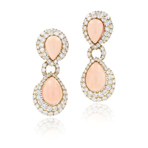 M G Rard Paire De Clips D Oreille Corail Et Diamants Pair Of Coral