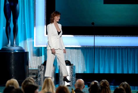 On Visible Bras Peacebang Addresses Susan Sarandon At The Sag Awards