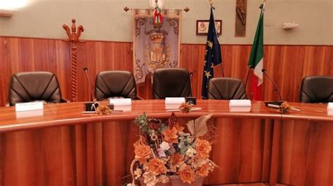 Si Dimettono 8 Consiglieri A Grottaminarda Finisce L Era Cobino