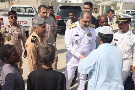 حضور امیر ایرانی در بین مردم سیل زده دشتیاری خبرگزاری آنا