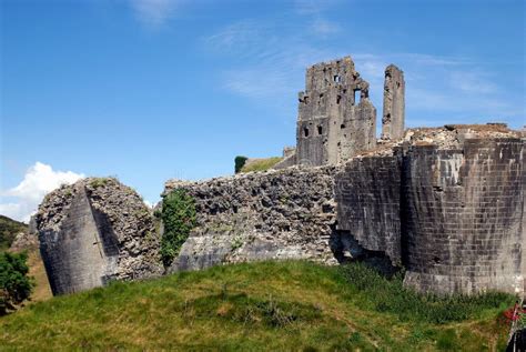 Corfe, England: Corfe Castle Ruins Stock Image - Image of castle ...