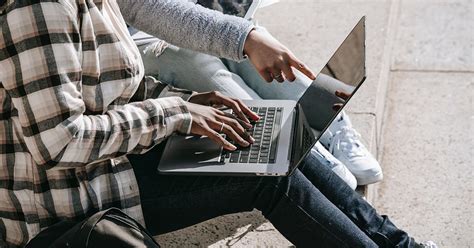 university students mini guide  maintenance loans pat robson