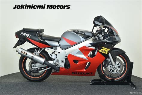 Suzuki Gsx R Huippusiisti Cm Sein Joki Moottoripy R