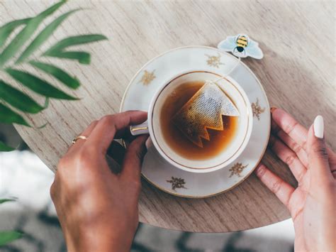 Usos desconocidos de las bolsas de té No las querrás tirar