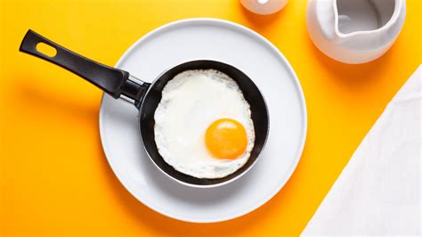 Why Nonstick Pans Yield The Best Fried Eggs Every Time