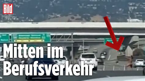 Nackte Frau schießt auf Autobahn um sich YouTube