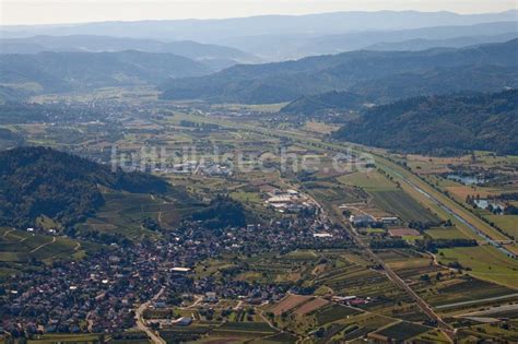 Ortenberg Aus Der Vogelperspektive Ortsansicht Im Talbereich In