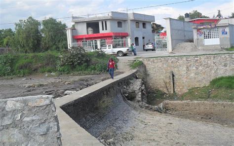 Arriesgan Pobladores La Vida Al Cruzar Barranca Tezahupan El Sol De