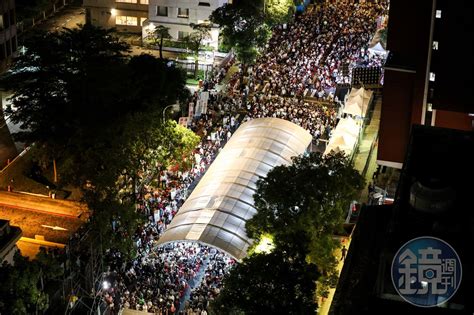 【圖輯】覆議案遭否決「青鳥」不氣餒 雨後3萬人集結！曹興誠喊罷免中共安插立委 鏡週刊 Mirror Media