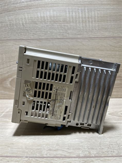 Купить Частотный преобразователь Omron V7 CIMR-V7AZ42P2 2.2 kw квт 380 ...