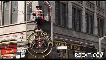 Puta Cachonda Se Pone De Rodillas Y Chupa Un Gran Deportista Salvajemente Xvideos