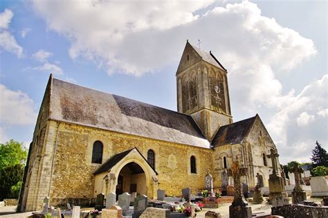 Photo à Tilly sur Seulles 14250 église Saint Pierre Tilly sur