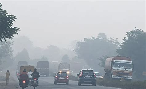 కమ్మేసిన పొగమంచు Fog In Warangal Hyderabad National Highway Sakshi