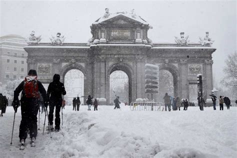 Neige à Madrid Felipe et Letizia appellent à une extrême prudence