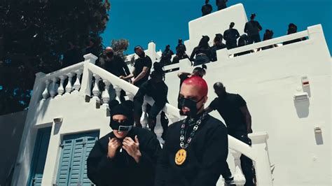 Bad Bunny y J Balvin publican un nuevo vídeo grabado en isla griega de