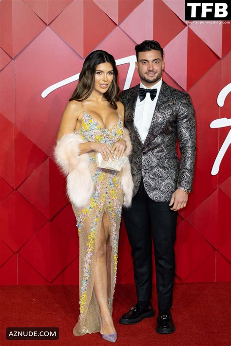 Ekin Su Culculoglu Sexy Shows Off Her Hot Big Boobs At The British Fashion Awards In London