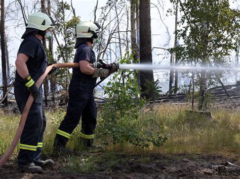 Frustrierend für den Feuerwehrmann Waldbrand in Jüterbog wird noch