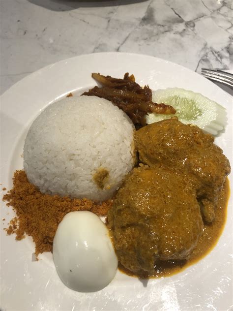 Nasi lemak madam kwan