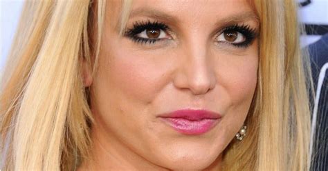 See Britney Spears Super Impressive Yoga Pose