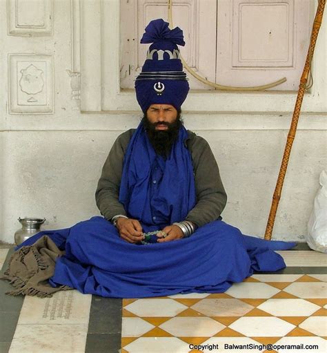 Big turban of Nihang Singh | paradoxoff