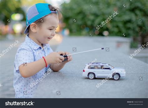 1,470 Kids Remote Control Car Images, Stock Photos & Vectors | Shutterstock