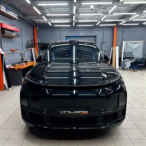 Оклейка автомобиля пленкой в Москве и области