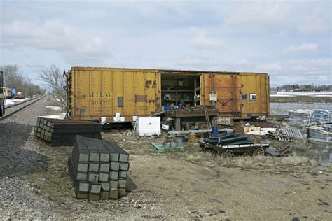 Model a boxcar storage scene - Trains